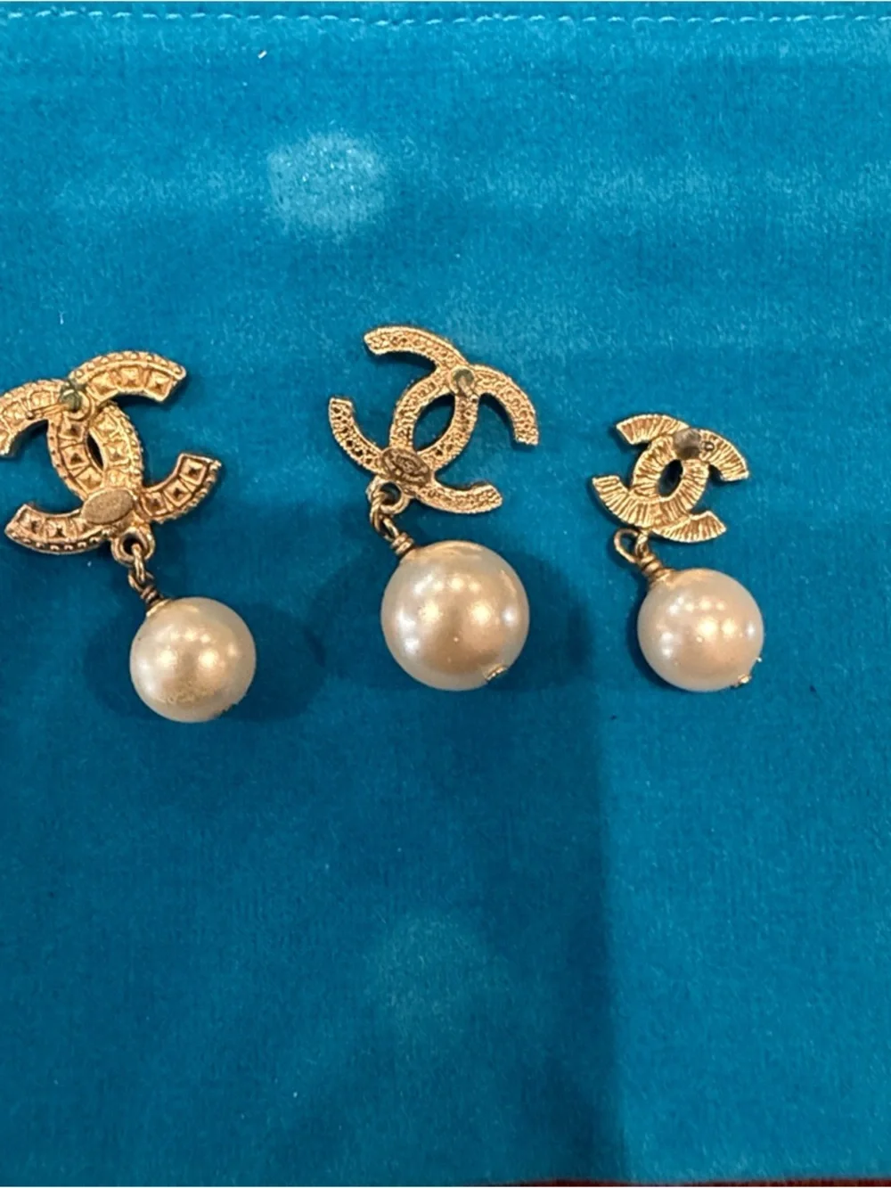 CHANEL Gold Crystal CC Drop Earrings with Pearl single side
